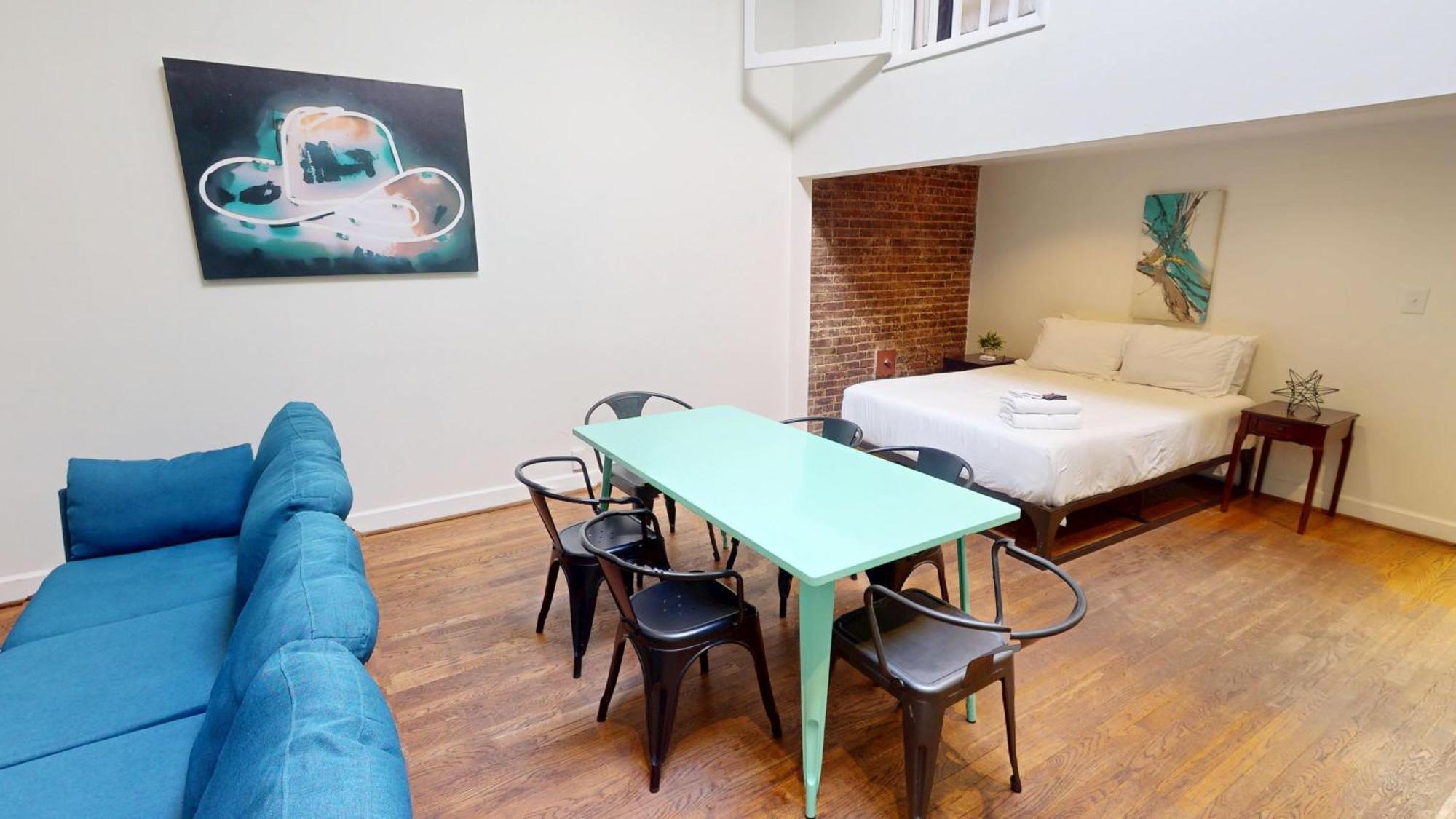 The Lofts At 107 Aparthotel