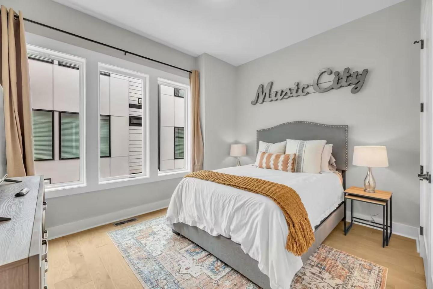 Four Bedroom In Oceola Ave Apartment Nashville