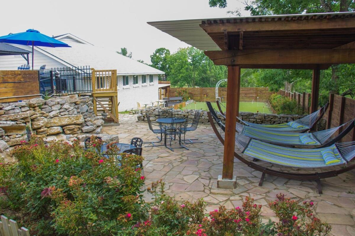 Holiday home Hall Of Fame Private Resort-9 Miles To Downtown Pools Arcade