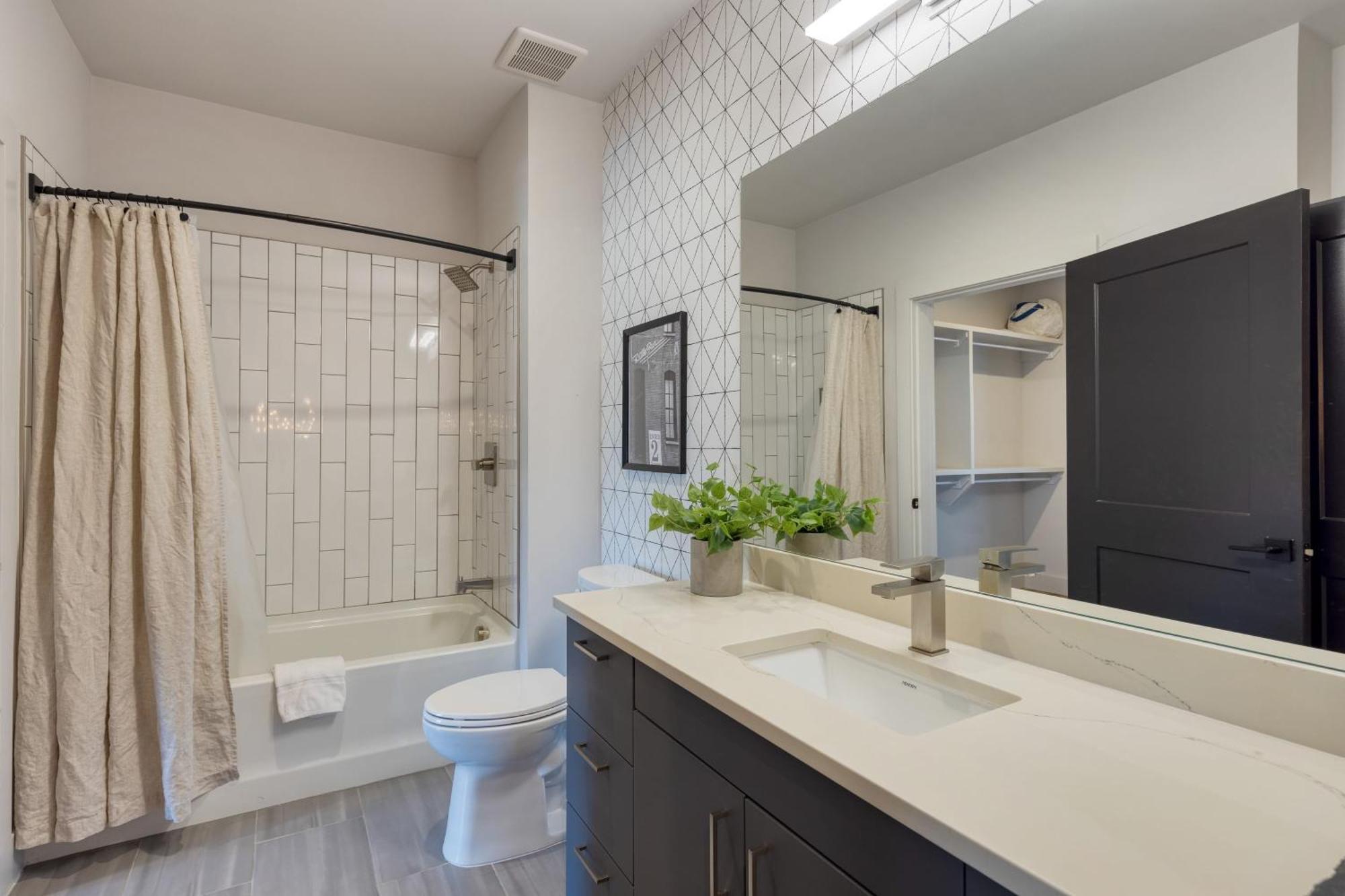 Holiday home Sleeps 18 3 Modern Midtown W Gym Pool Walkable To Shops Eats