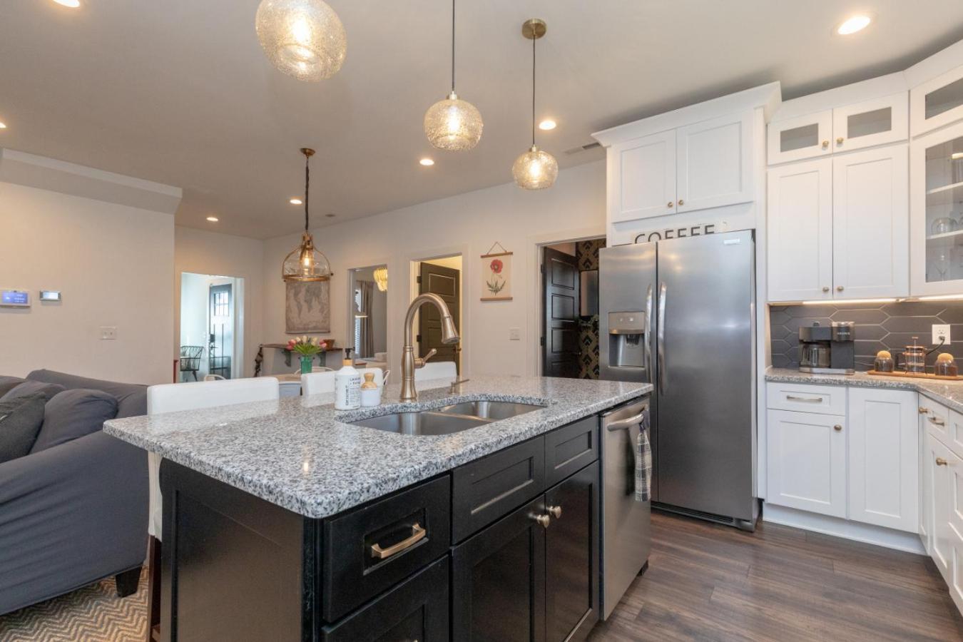 Broadway Breeze Escape Modern Comfort Holiday home Nashville