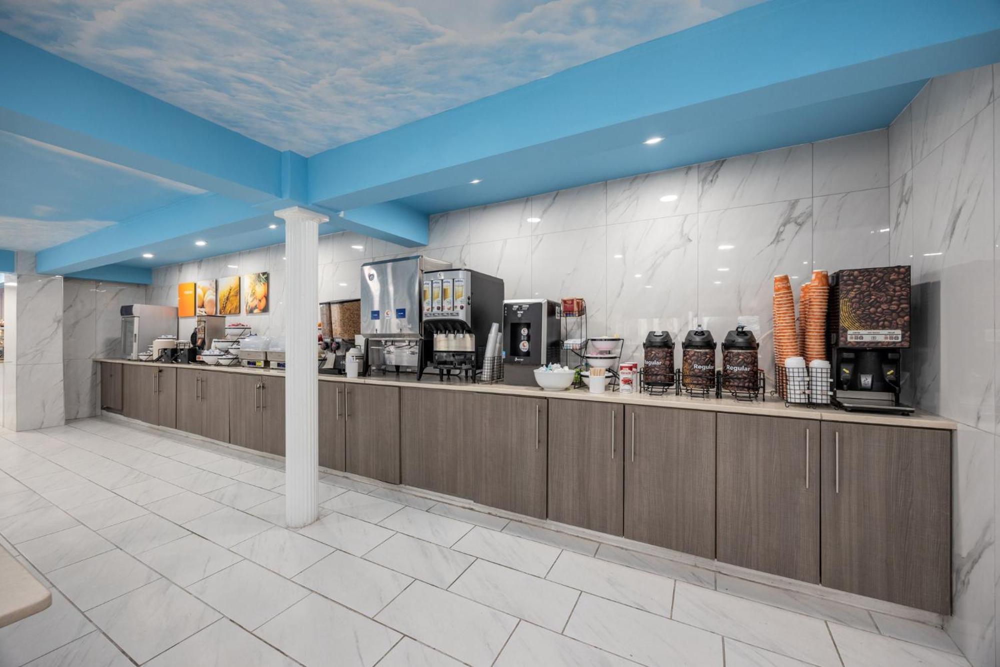 Comfort Downtown - Music Center 3*