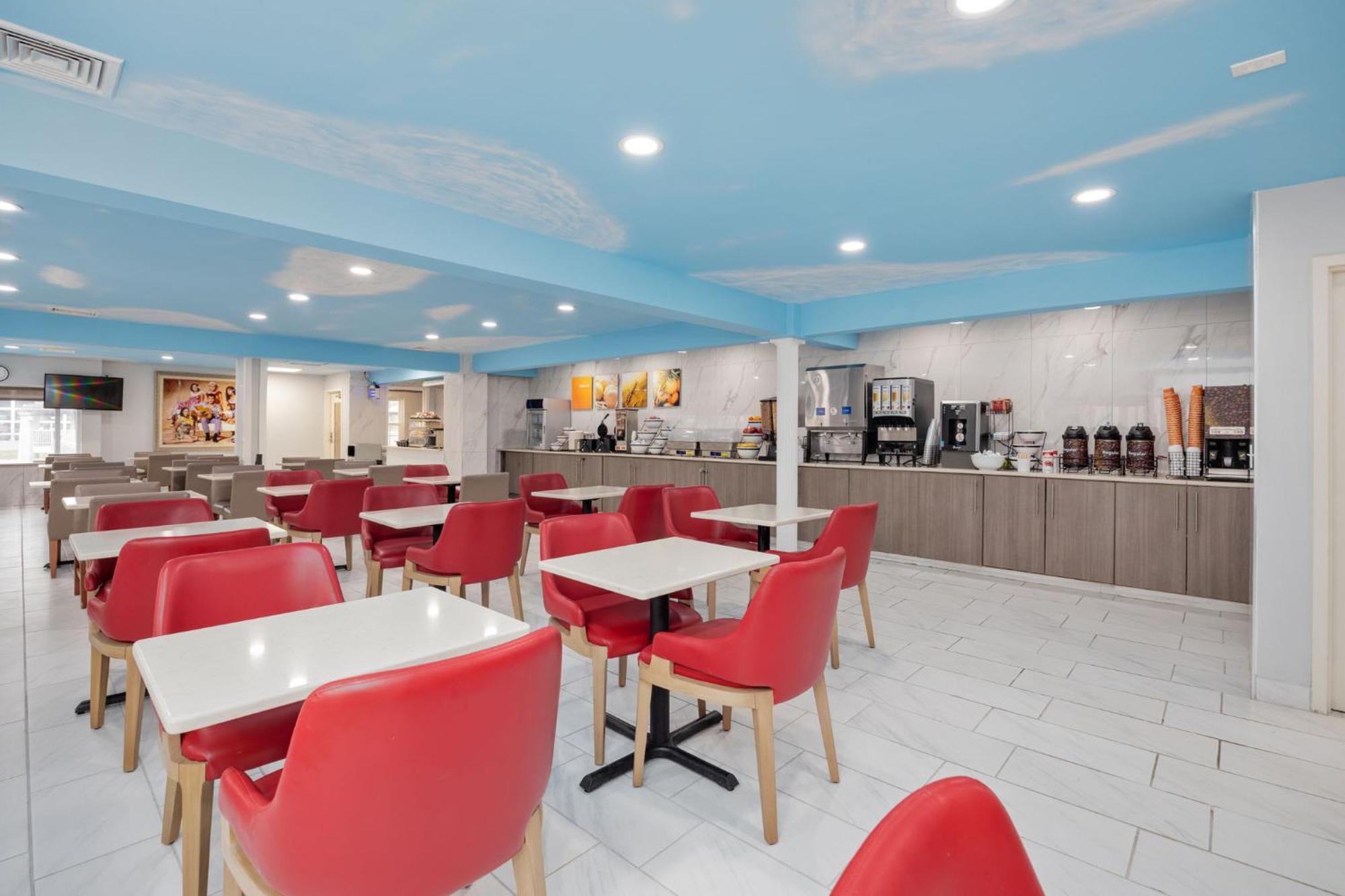 Comfort Downtown - Music Center 3*