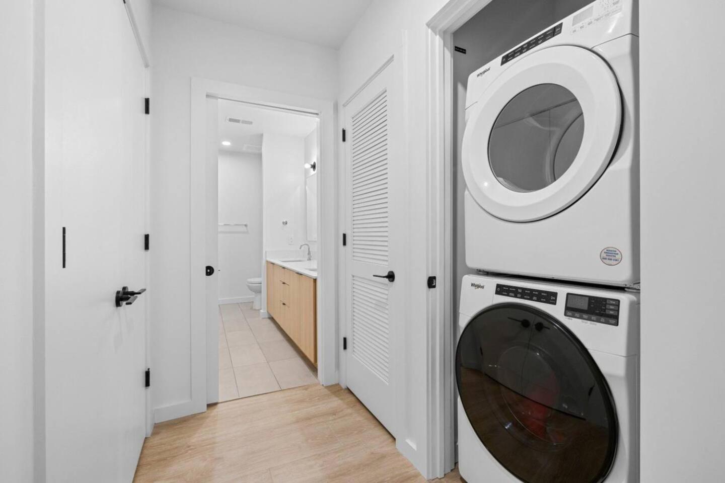 3br2ba Lux Pool Walk To Broadway 08mi *