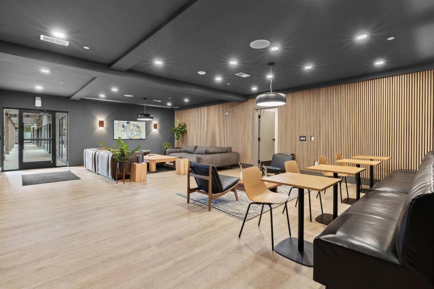 Holiday home 3br2ba Lux Pool Walk To Broadway 08mi Nashville