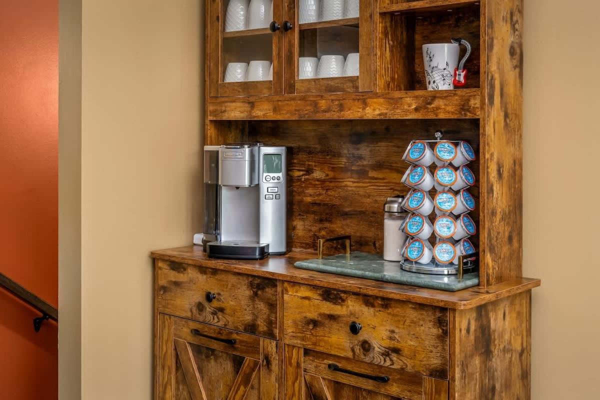 Chic Oasis 2 Miles From Dt - Pool Table - B-dashy