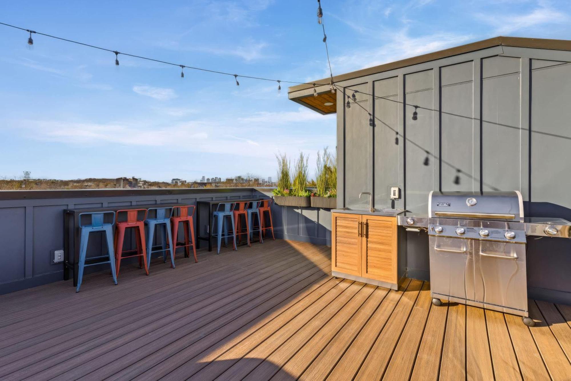 Hot Tub Poker Pool Table & Rooftop Mls View * Nashville