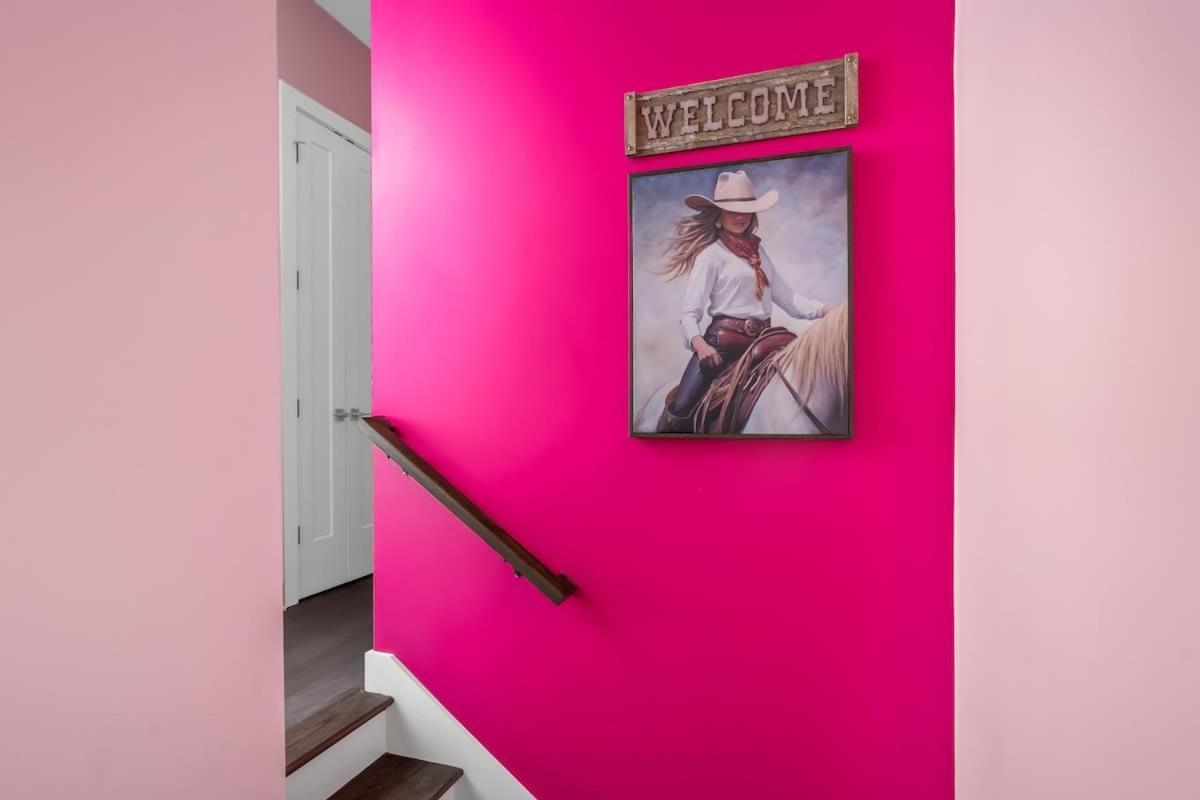 Holiday home Disco Cowgirl Broadway 2miles - 8 Q Beds - Rooftop - Omg