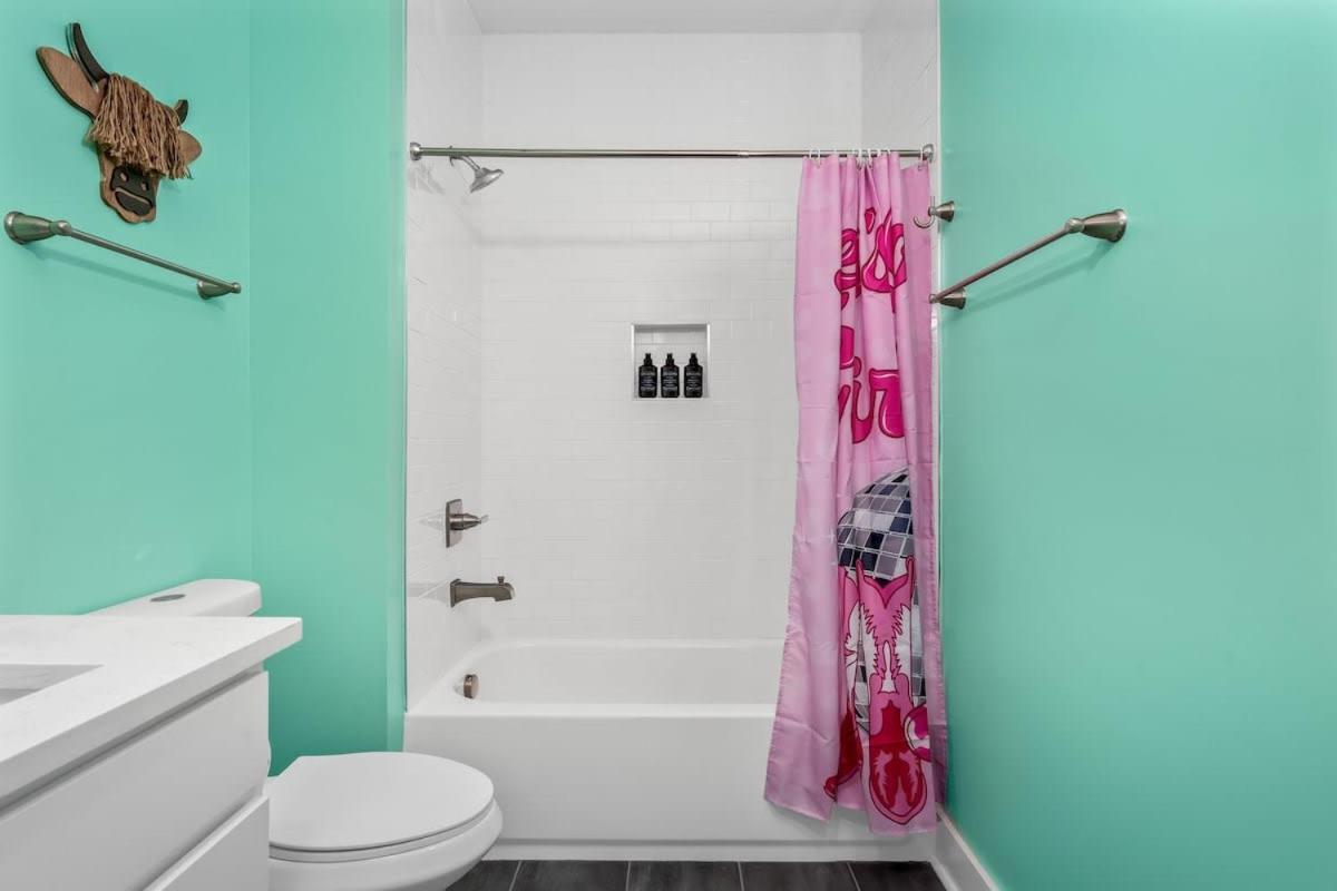 Disco Cowgirl Broadway 2miles - 8 Q Beds - Rooftop - Omg Holiday home Nashville