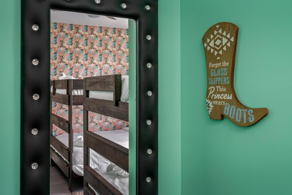 Disco Cowgirl Broadway 2miles - 8 Q Beds - Rooftop - Omg *