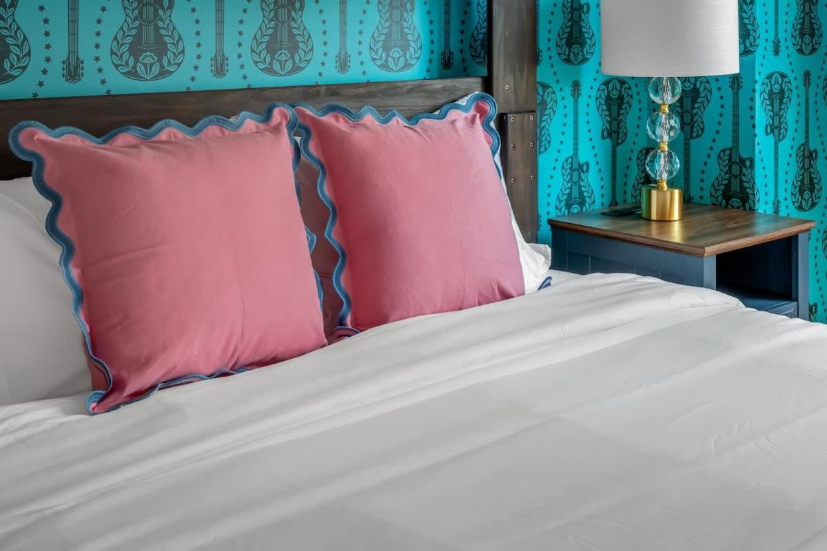 Disco Cowgirl Broadway 2miles - 8 Q Beds - Rooftop - Omg Holiday home *
