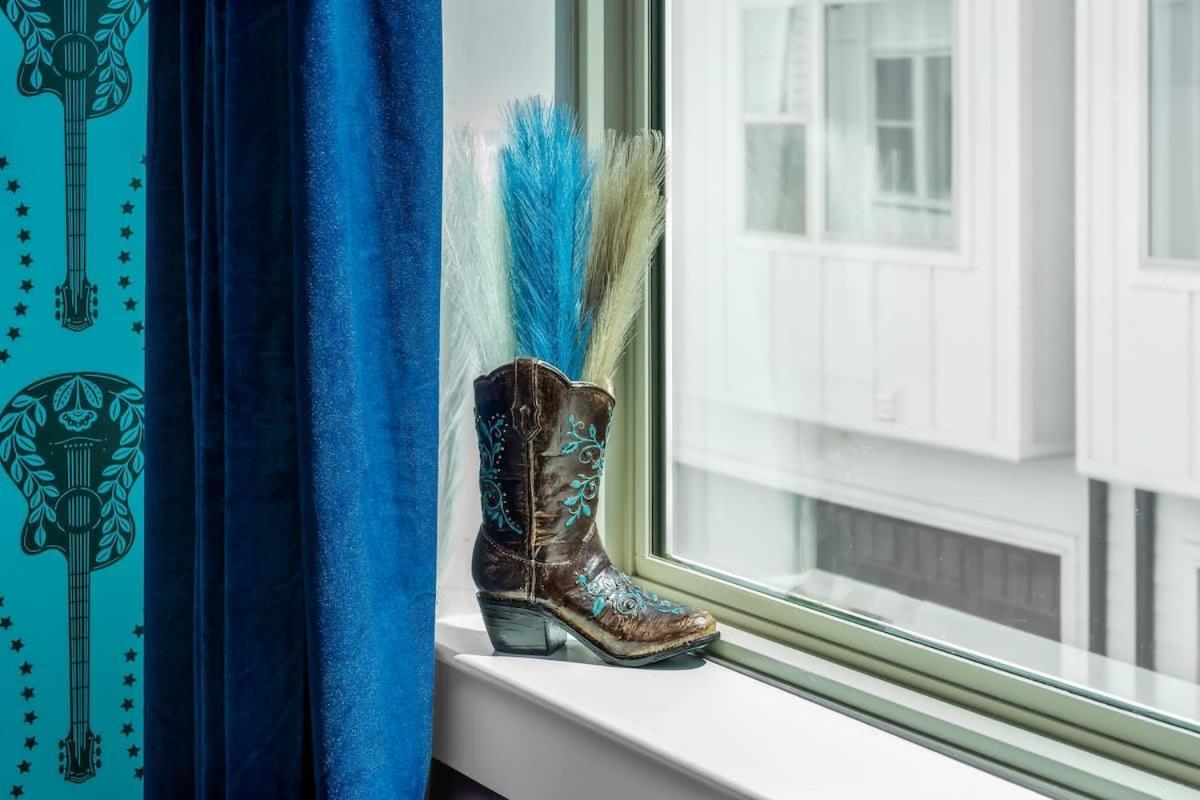 Disco Cowgirl Broadway 2miles - 8 Q Beds - Rooftop - Omg Holiday home *