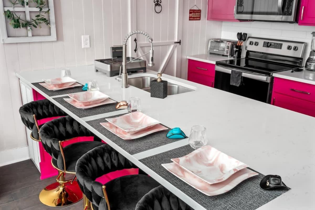 Holiday home Disco Cowgirl Broadway 2miles - 8 Q Beds - Rooftop - Omg