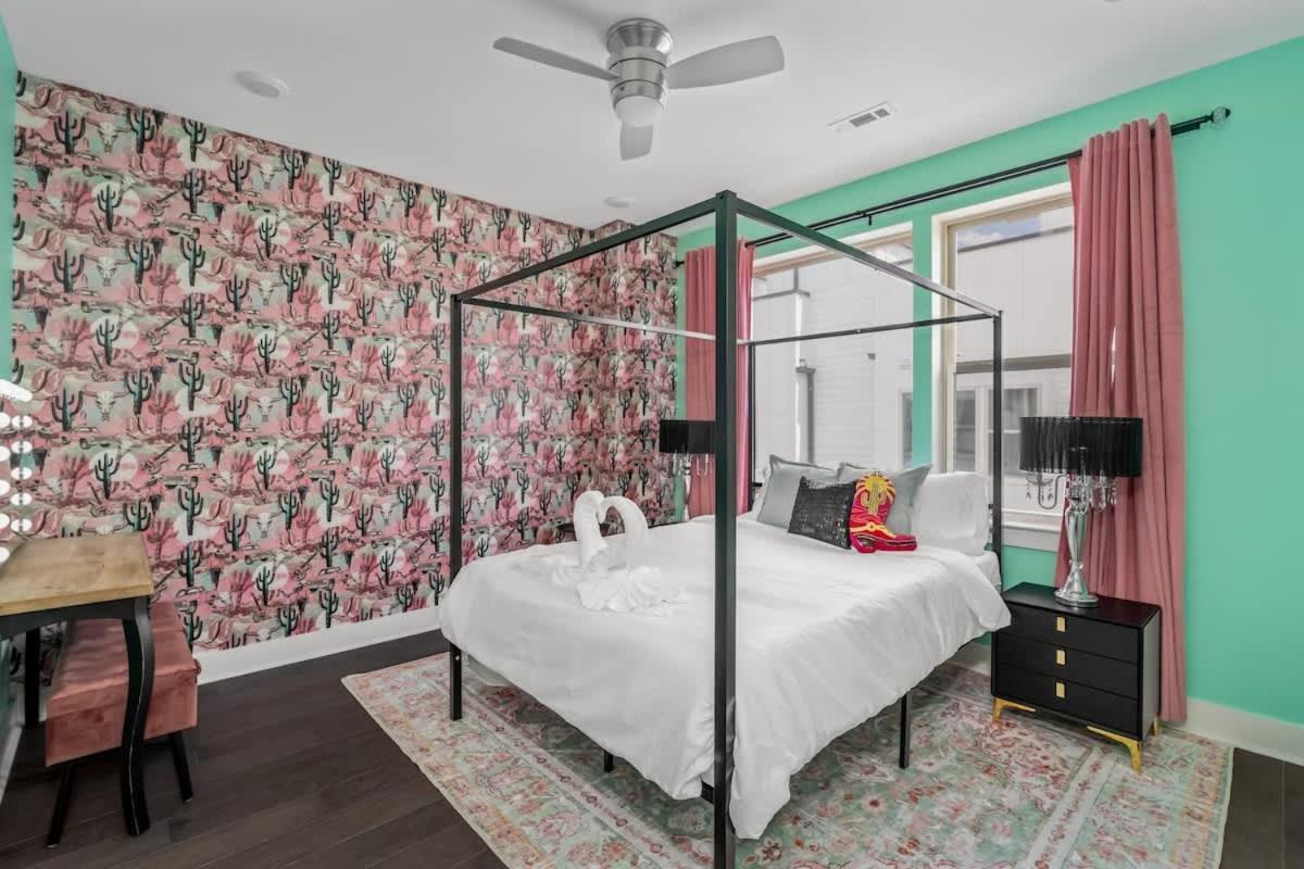 Holiday home Disco Cowgirl Broadway 2miles - 8 Q Beds - Rooftop - Omg *