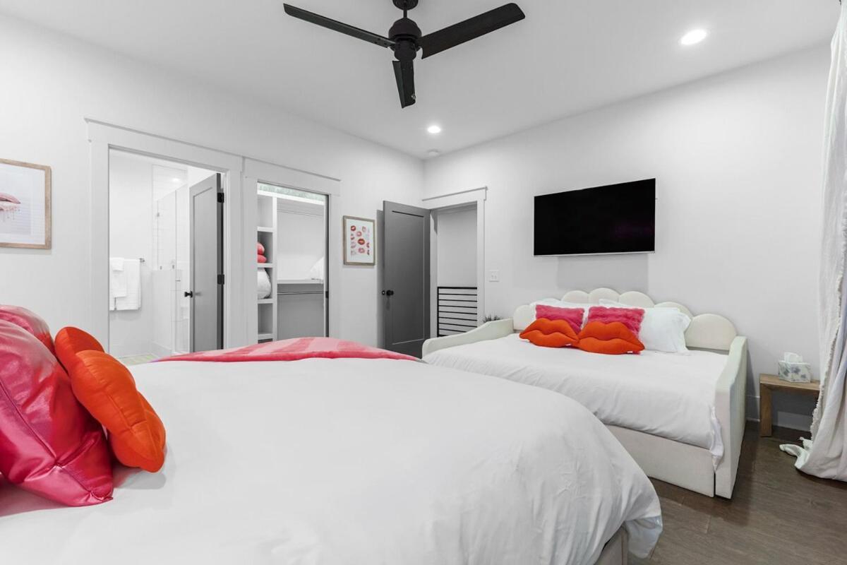 14 Bed Luxe Retreat With Game & Perfect For Large Groups! *
