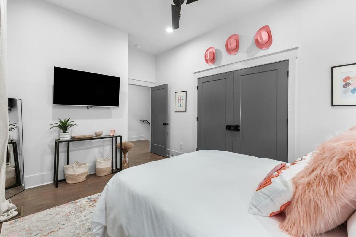 14 Bed Luxe Retreat With Game & Perfect For Large Groups!