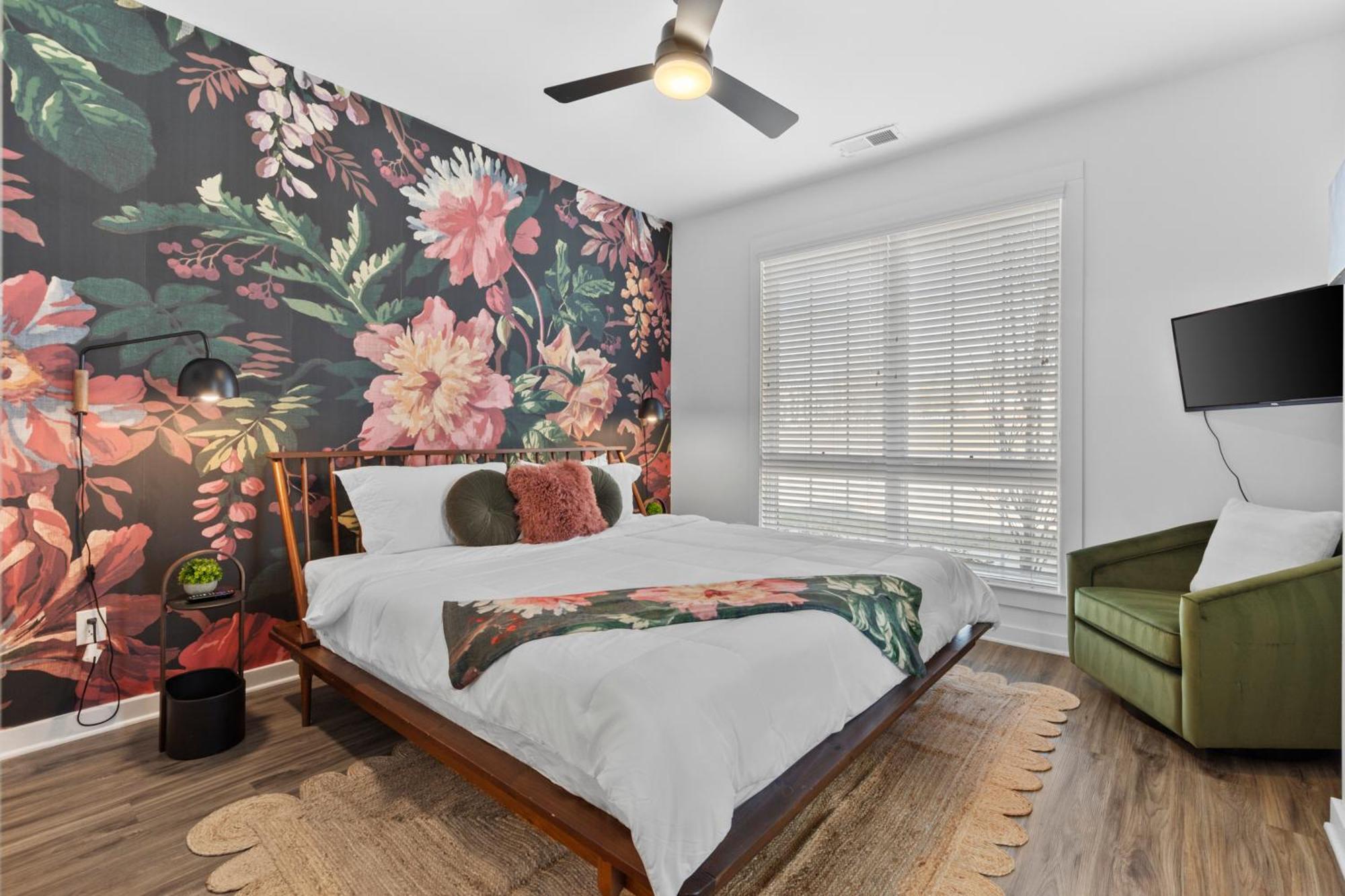Stunning Modern Townhome With 9 Beds, Walk To Shops Nashville
