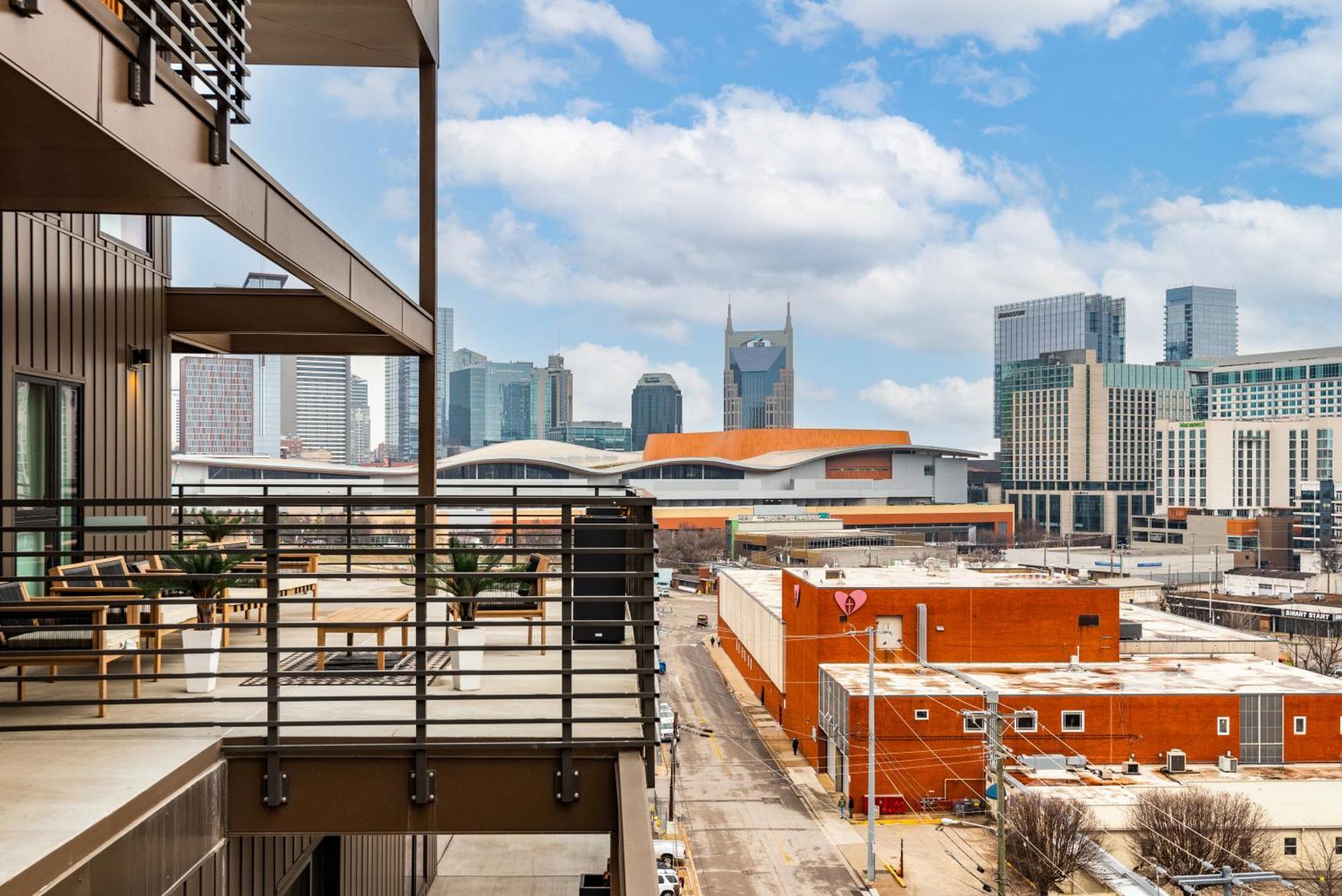 Penthouse Luxury With Pool Patio And View Walk To Broadway Holiday home *