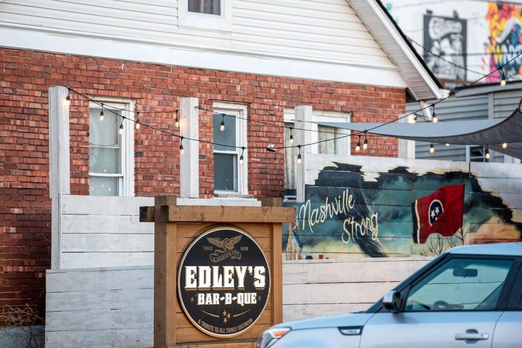 Johnny Cash On Main - 1 Mile To Dtnash - Lux