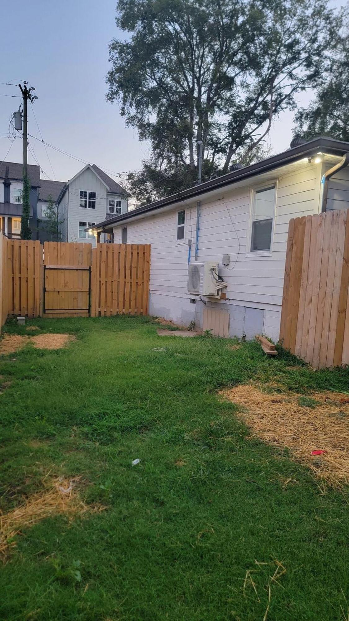 5842 Leslie Ave - Charming, Private, 1 Bedroom 1 Bath Apartment