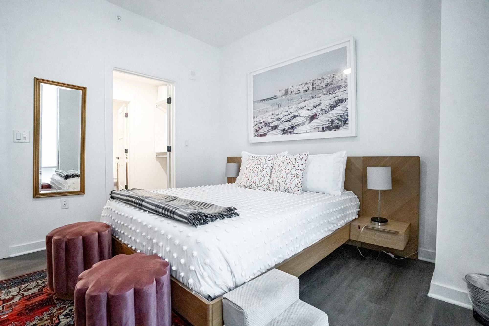 Cental Luxe 2 Bed 2 Bath Apartment
