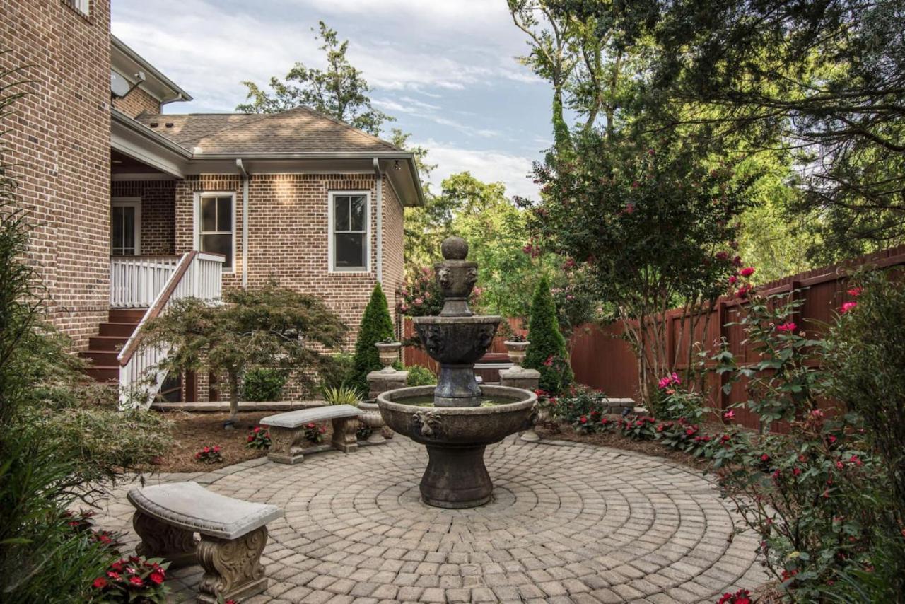 Luxe Large With Movie Room, Hot Tub, Garage