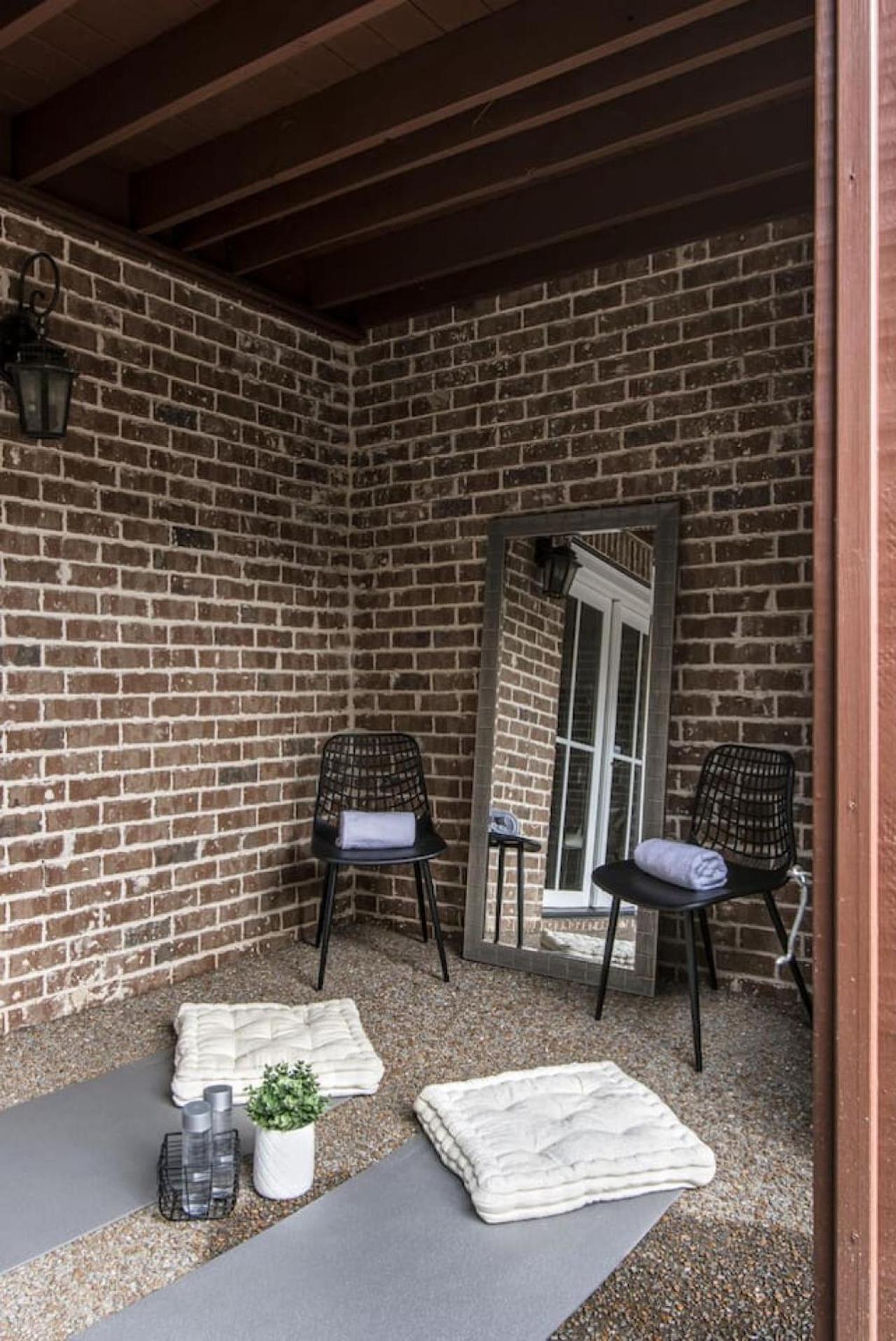 Luxe Large With Movie Room, Hot Tub, Garage Holiday home Nashville