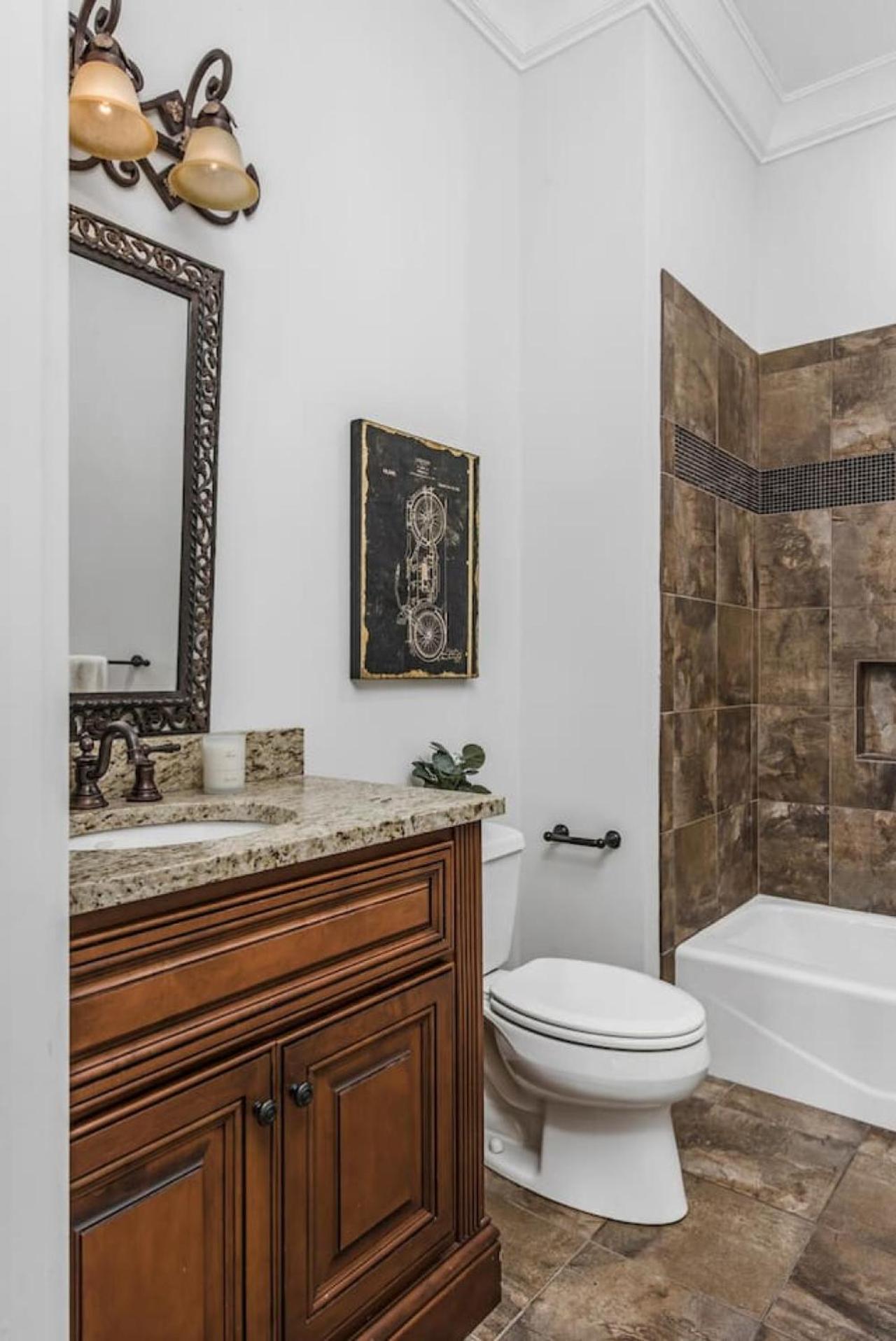 Holiday home Luxe Large With Movie Room, Hot Tub, Garage