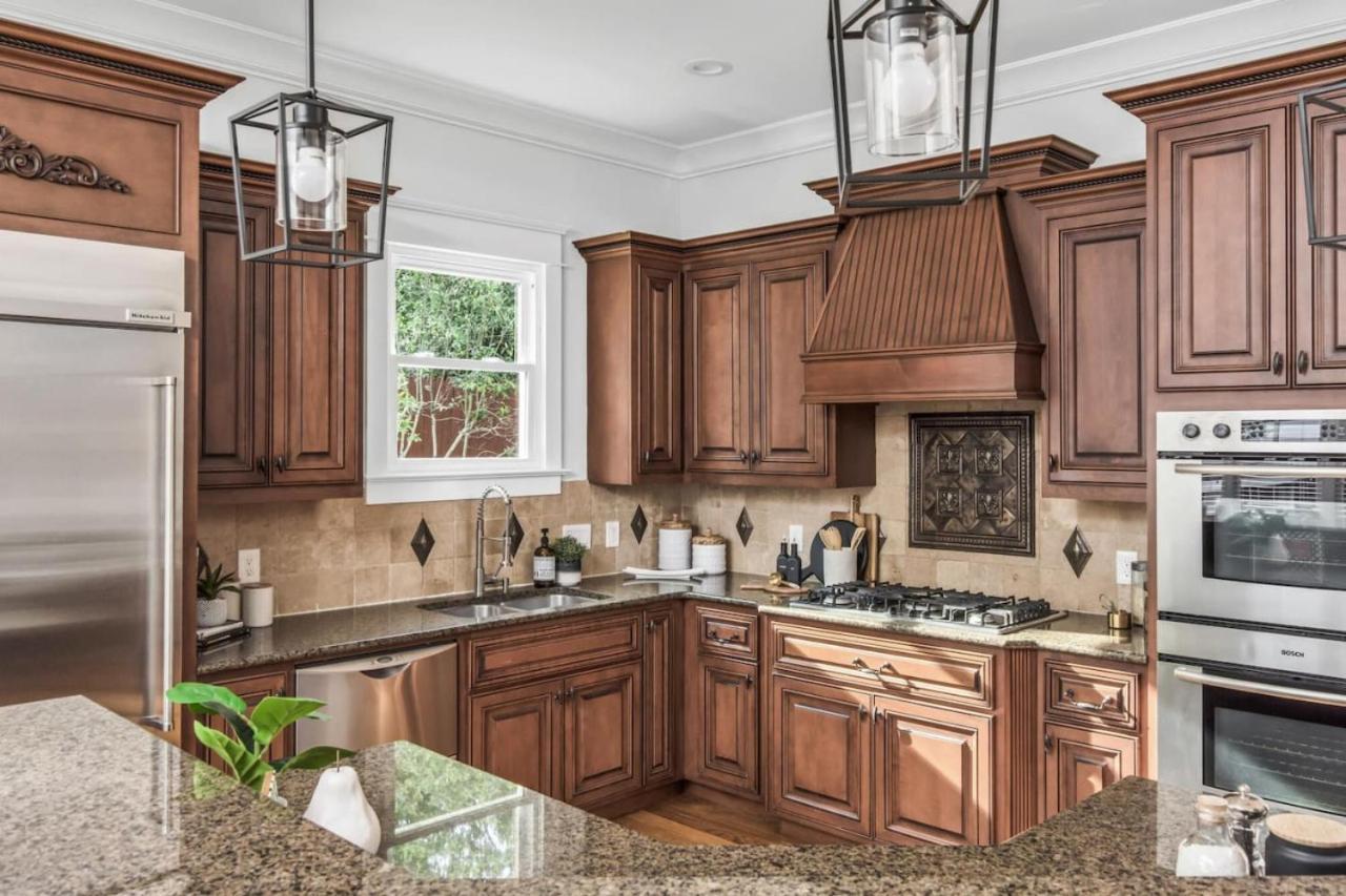 Holiday home Luxe Large With Movie Room, Hot Tub, Garage Nashville