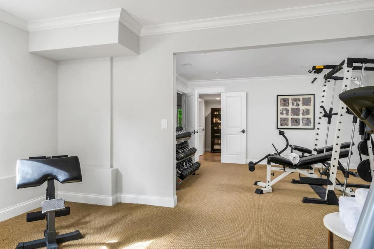 Holiday home Luxe Large With Movie Room, Hot Tub, Garage Nashville