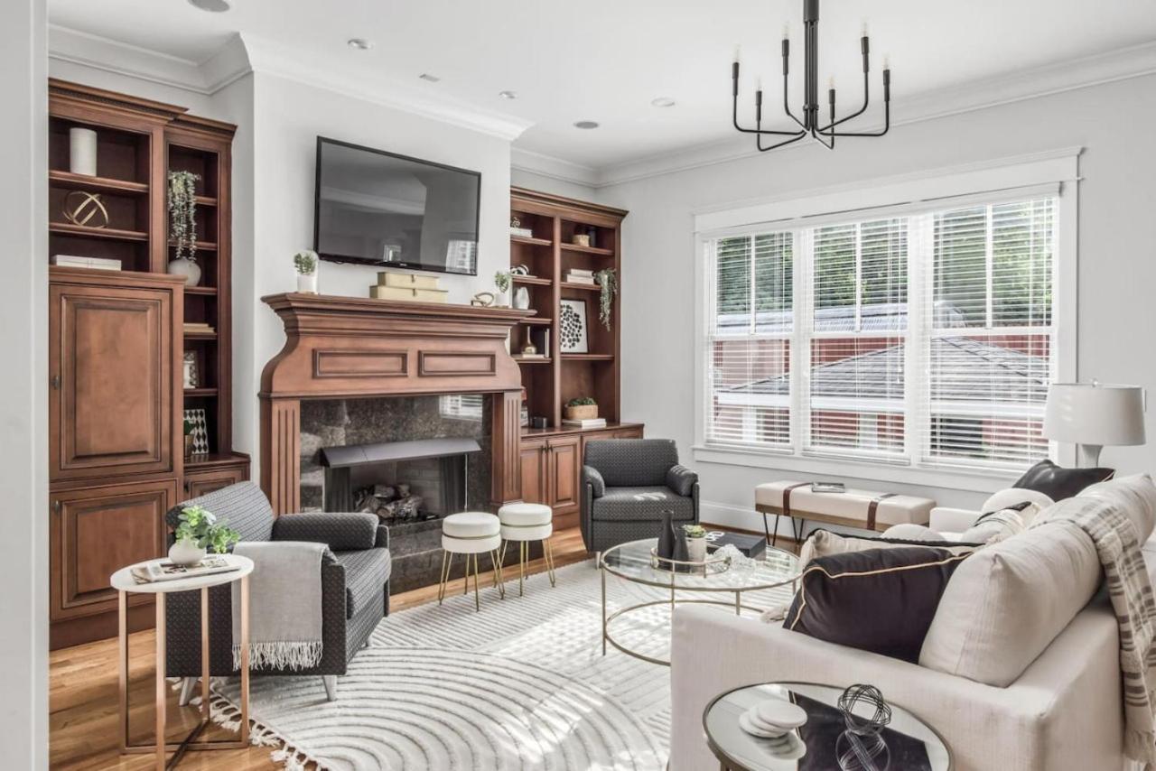Holiday home Luxe Large With Movie Room, Hot Tub, Garage Nashville
