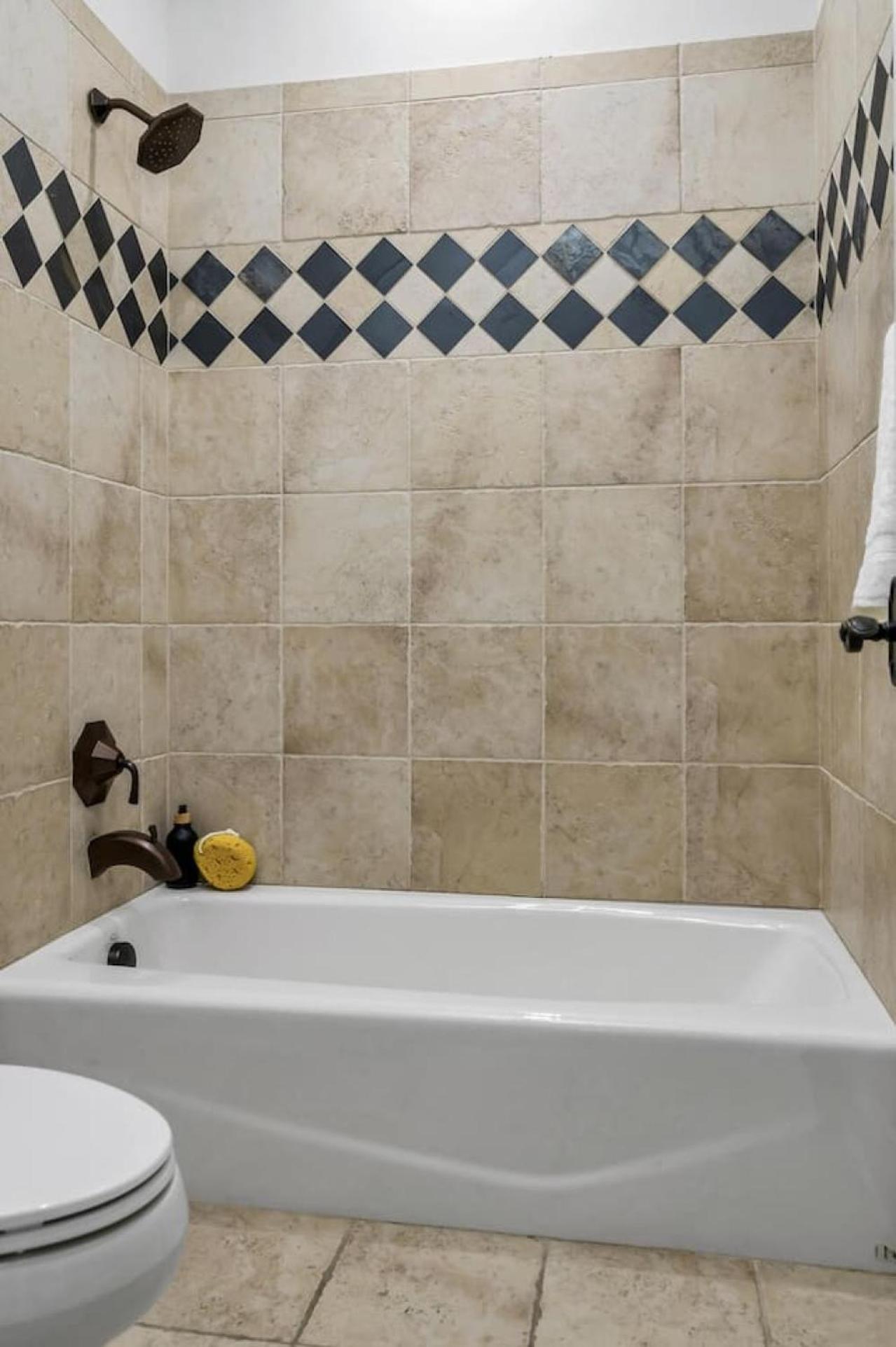 Holiday home Luxe Large With Movie Room, Hot Tub, Garage
