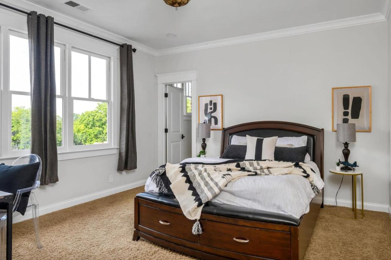 Luxe Large With Movie Room, Hot Tub, Garage
