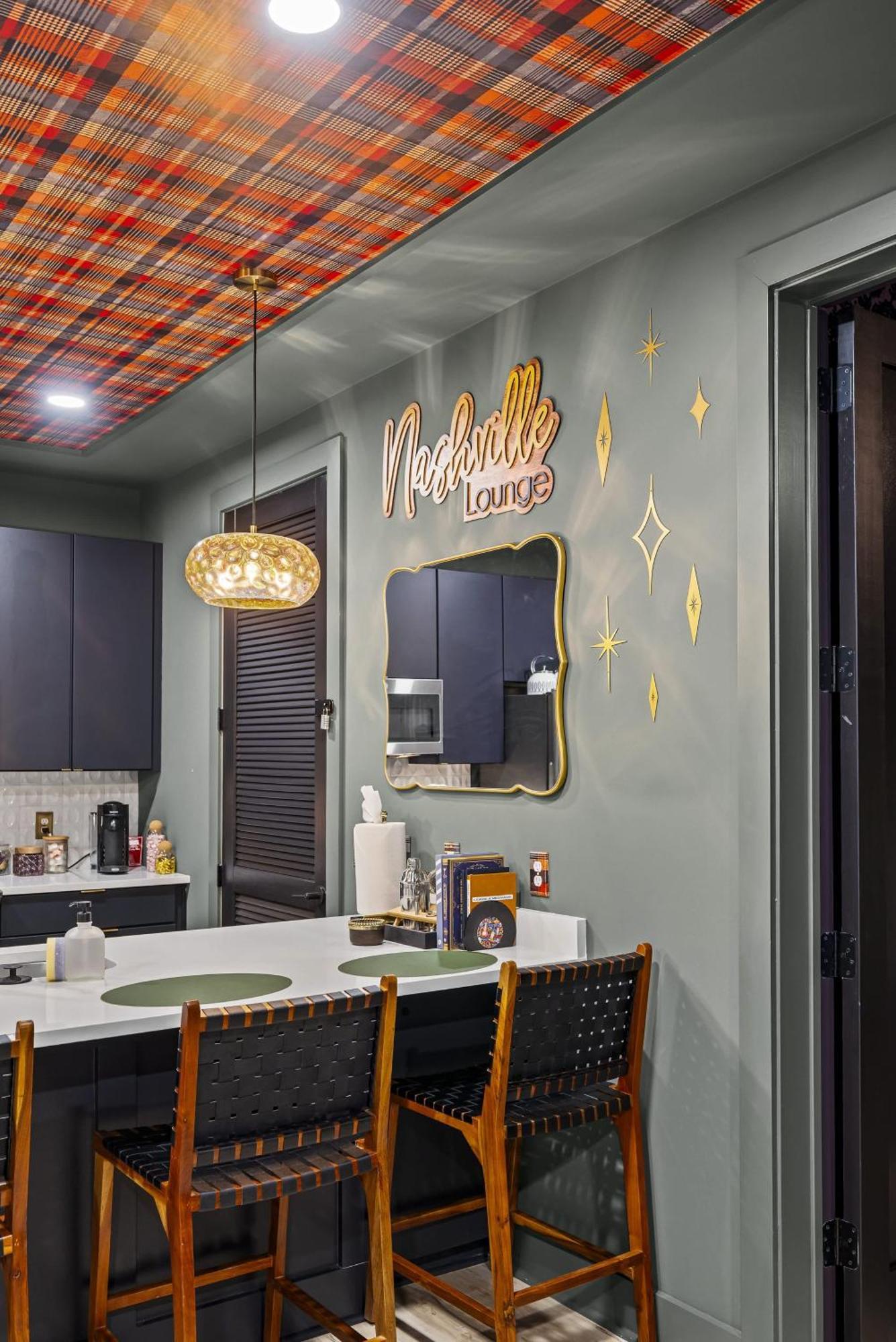 The Lounge Close To Broadway Apartment