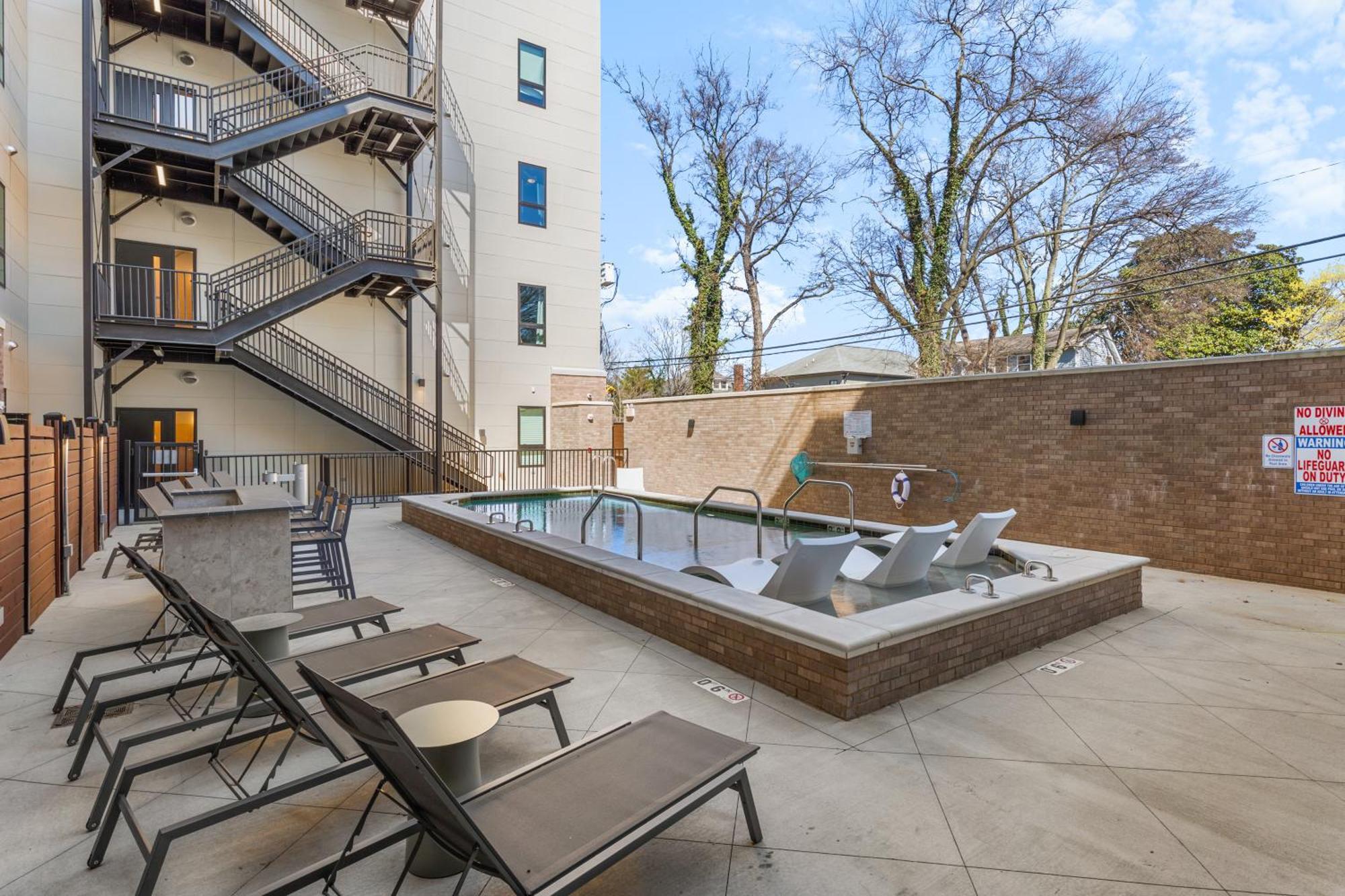Apartment Chic Music Row Rooftop Deck With View Gym Office And