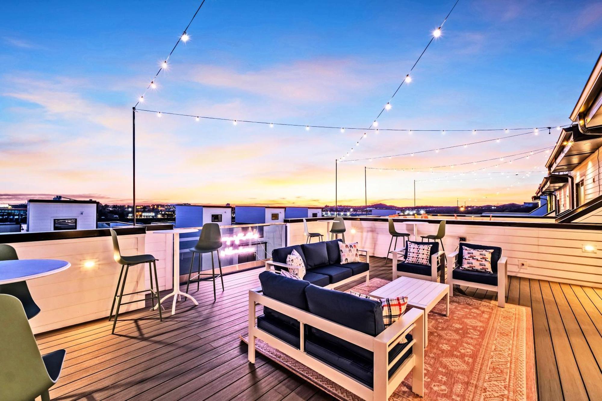 Holiday home Taylor Swift Inspired Hot Tub Rooftop Deck Views *