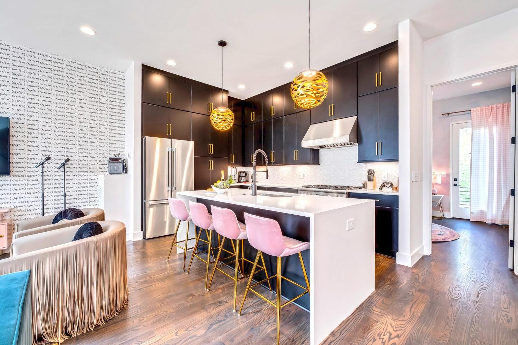 Taylor Swift Inspired Hot Tub Rooftop Deck Views