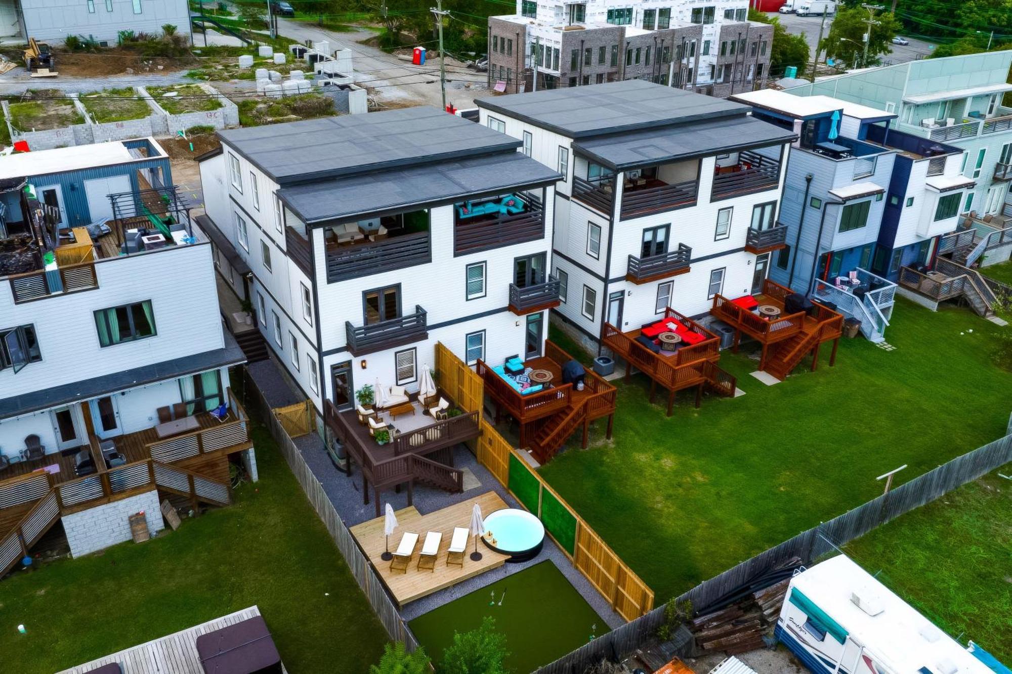 Luxe Pool Hot Tub & Game Downtown Holiday home Nashville