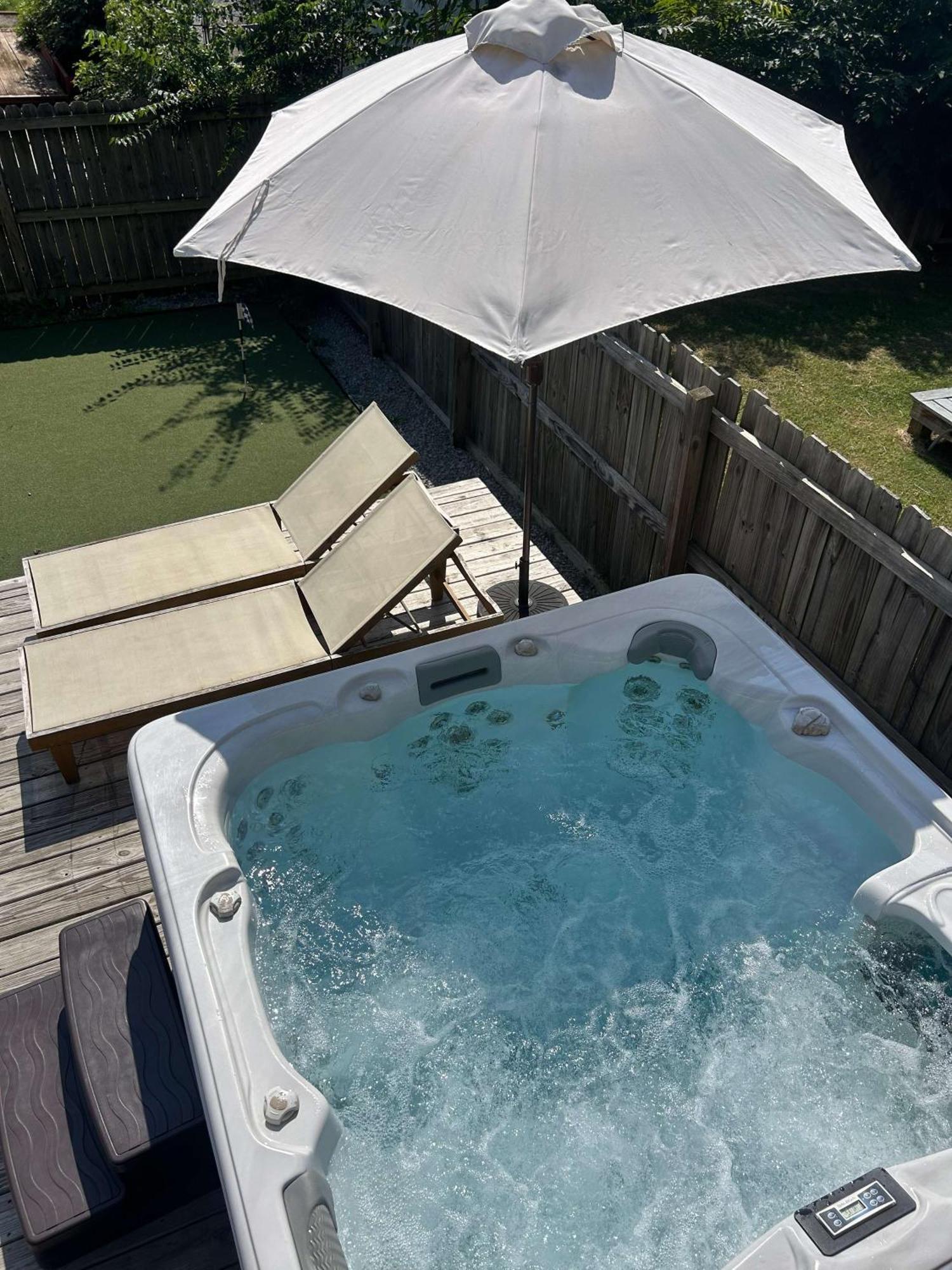 Luxe Pool Hot Tub & Game Downtown Holiday home Nashville