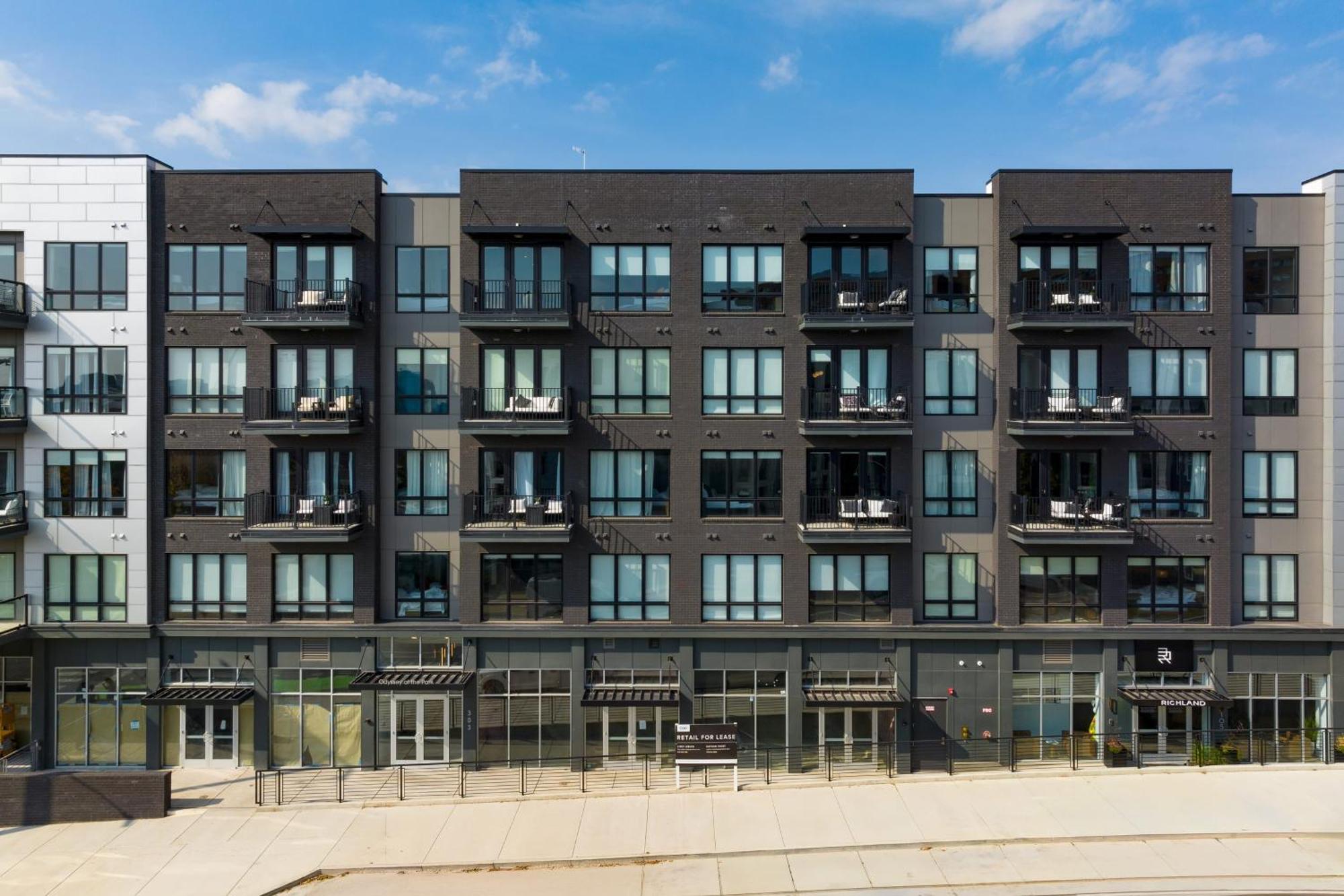Holiday home Walkable Midtown Location Modern Amenities Pool Gym Anthem By Avantstay *