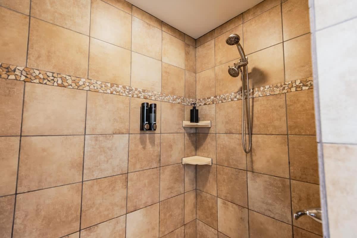 1009 Eastside Vibe - Big & *