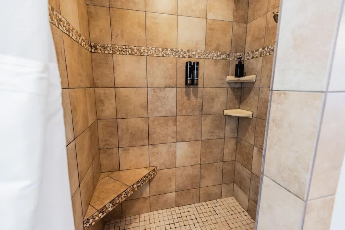 1009 Eastside Vibe - Big &