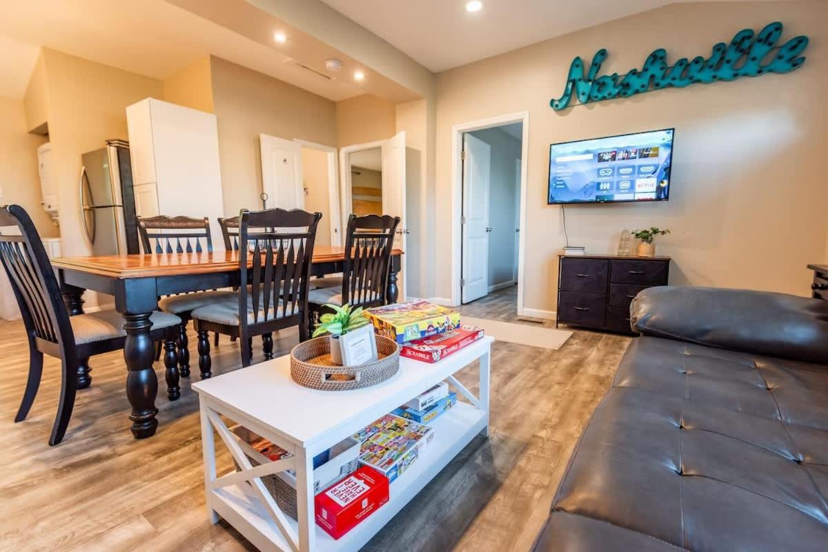 7 Min Drive To Broadway- Walkable Neighborhood Holiday home