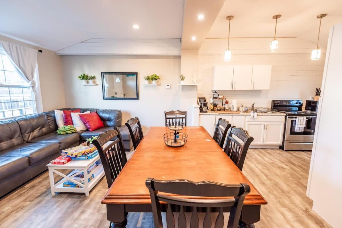 7 Min Drive To Broadway- Walkable Neighborhood *