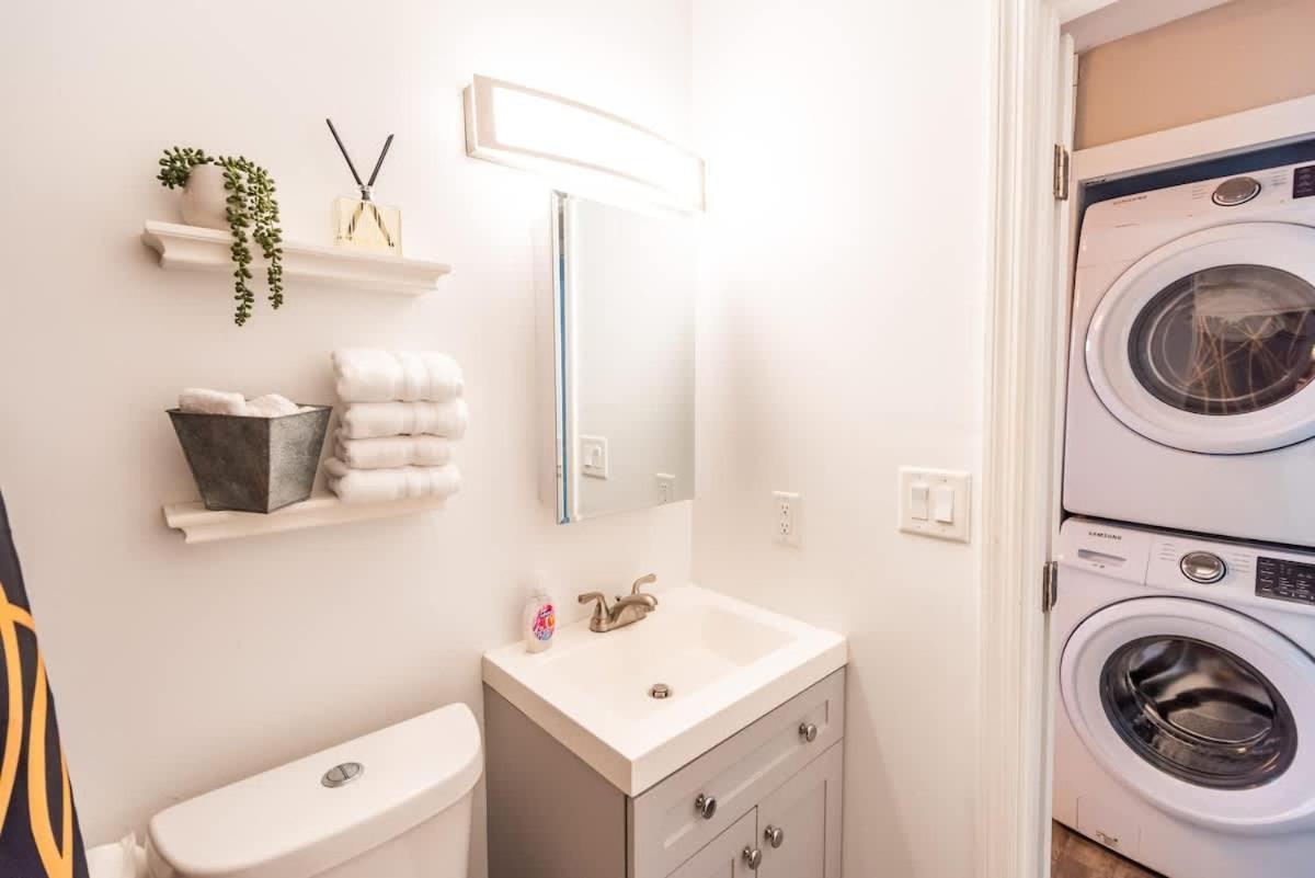 Apartment Sleeps 6-full Kitchen-4 Beds-big Couch-officespace Nashville
