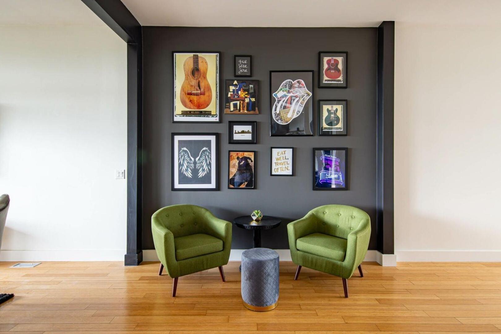 A Spacious With Amazing Views And Elevated Outdoor Spaces Holiday home Nashville