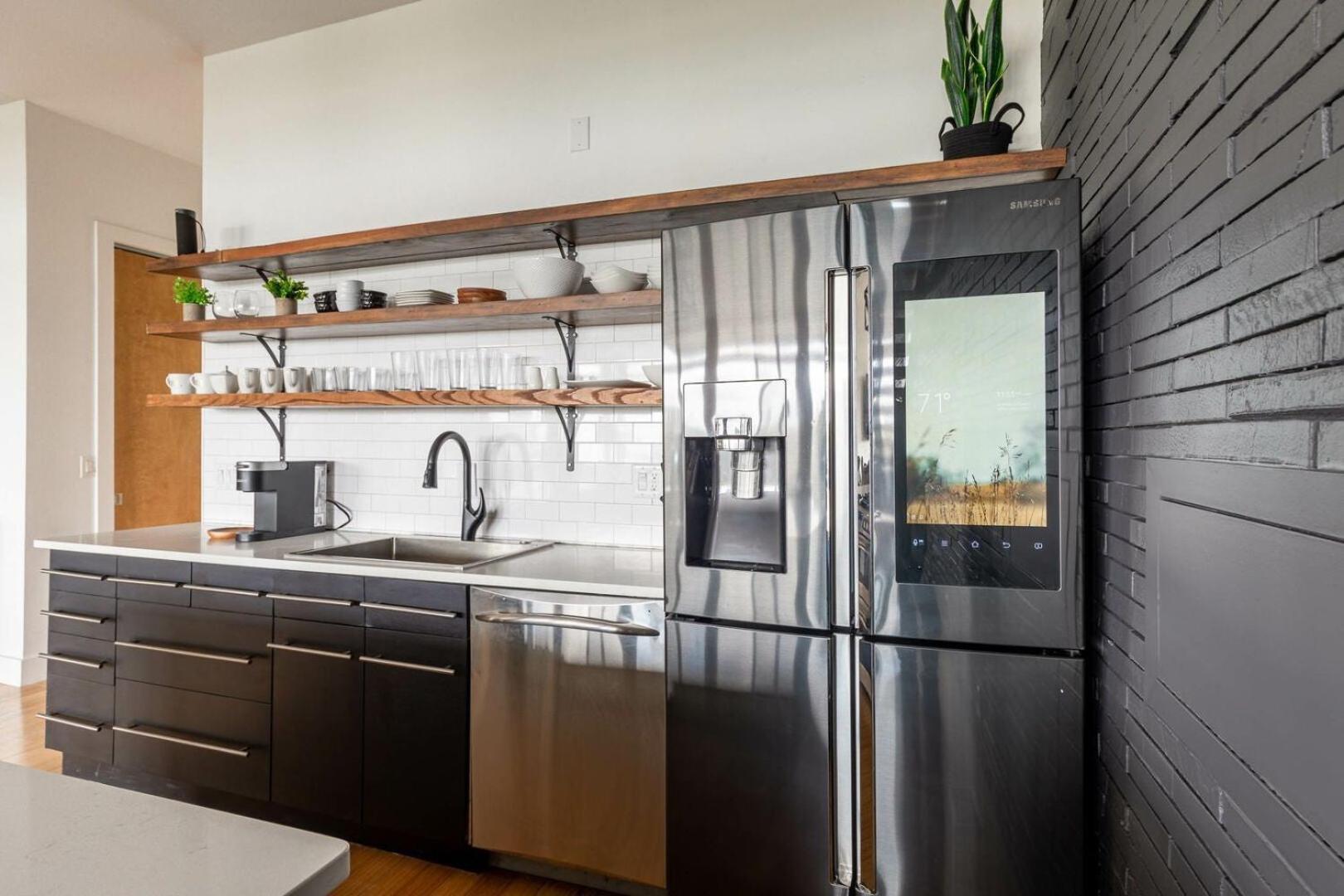 A Spacious With Amazing Views And Elevated Outdoor Spaces *