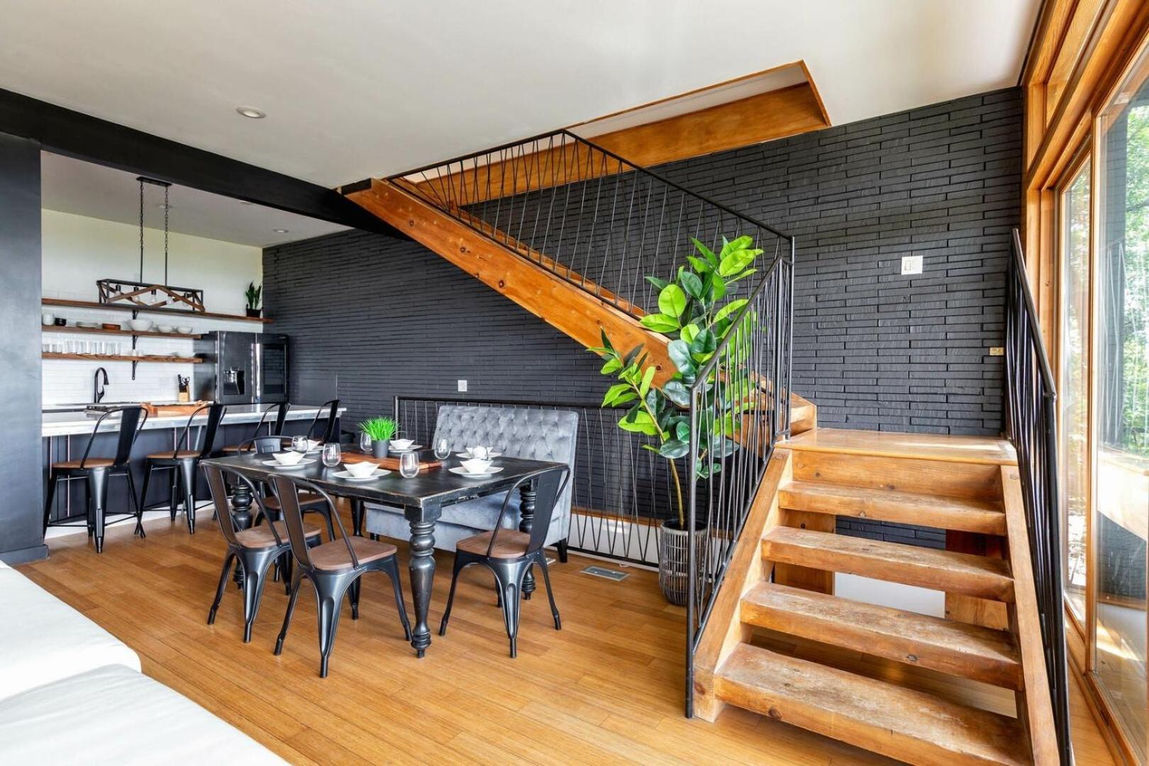 A Spacious With Amazing Views And Elevated Outdoor Spaces Nashville