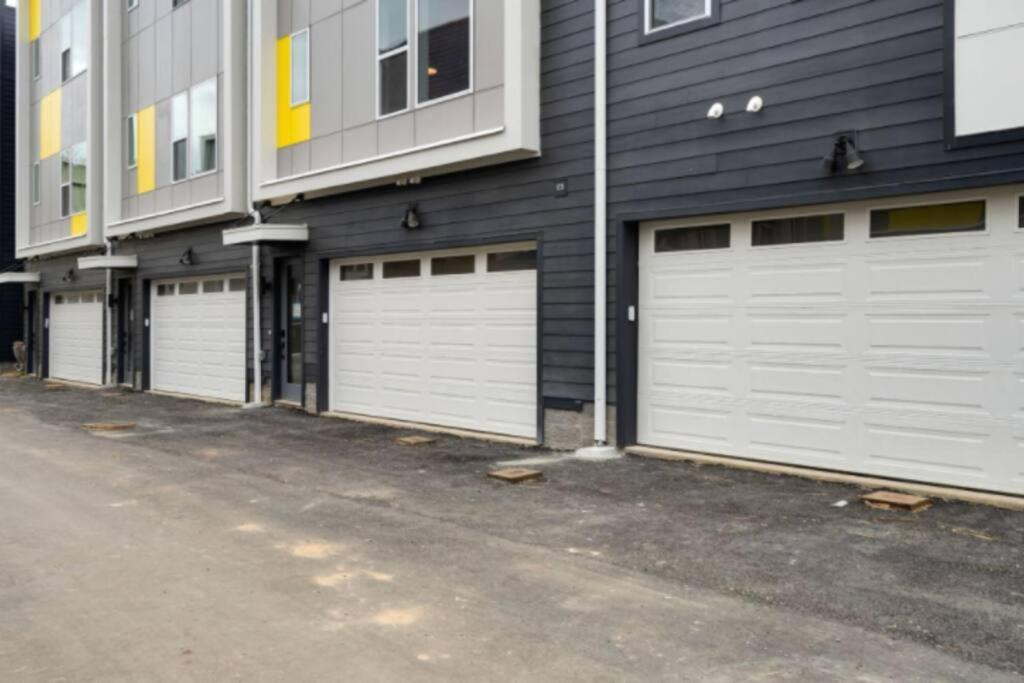 House Of Many Records - Brand New Spacious Luxury * Nashville