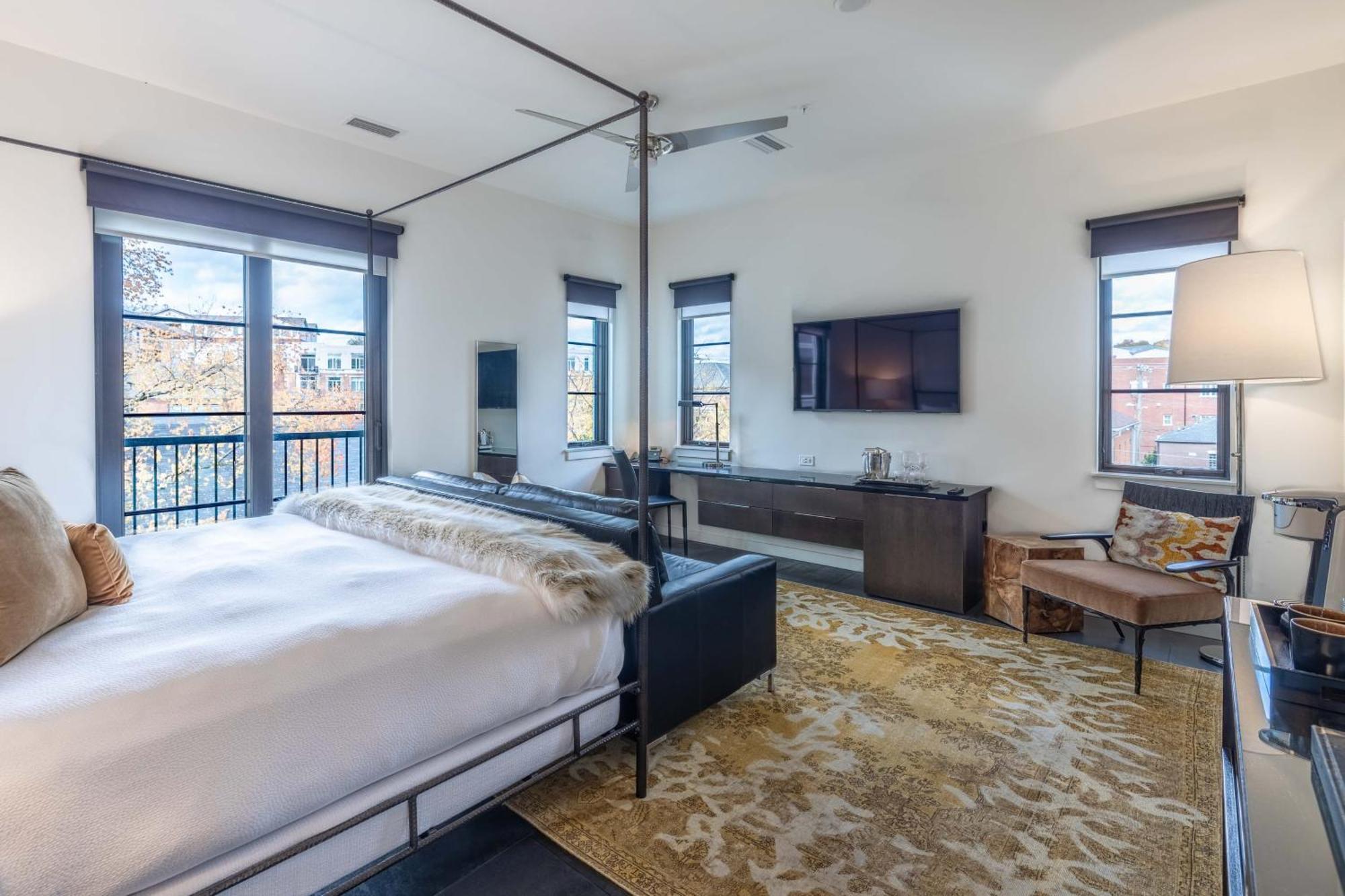 121 Floor 3 Buyout By Avantstay Entire Third Floor Buyout Of 121 Sleeps 18 * Nashville